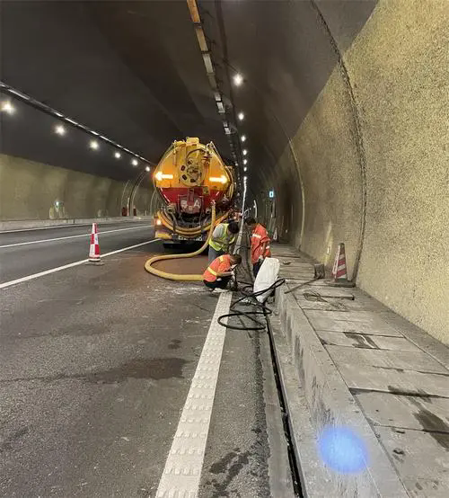 兴化隧道排水渠清淤